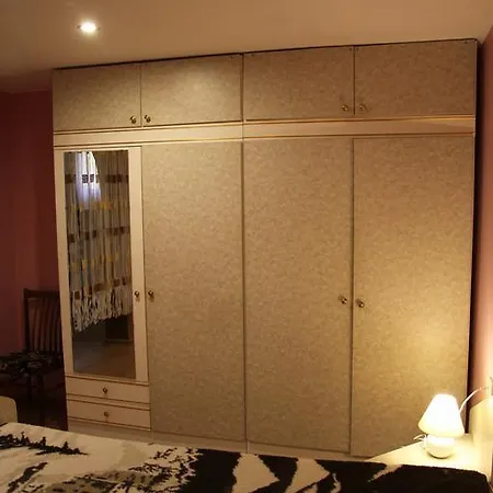 Jurausre Basement With Sauna & Free Parking *
