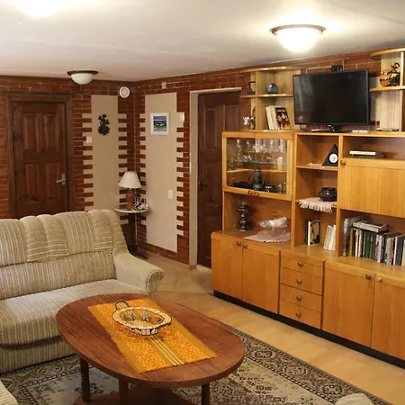 Jurausre Basement With Sauna & Free Parking Apartment *
