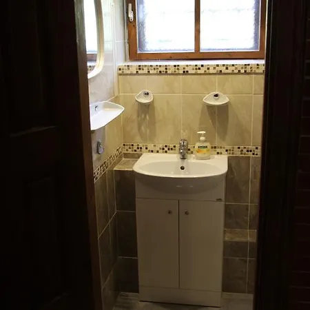 Jurausre Basement With Sauna & Free Parking